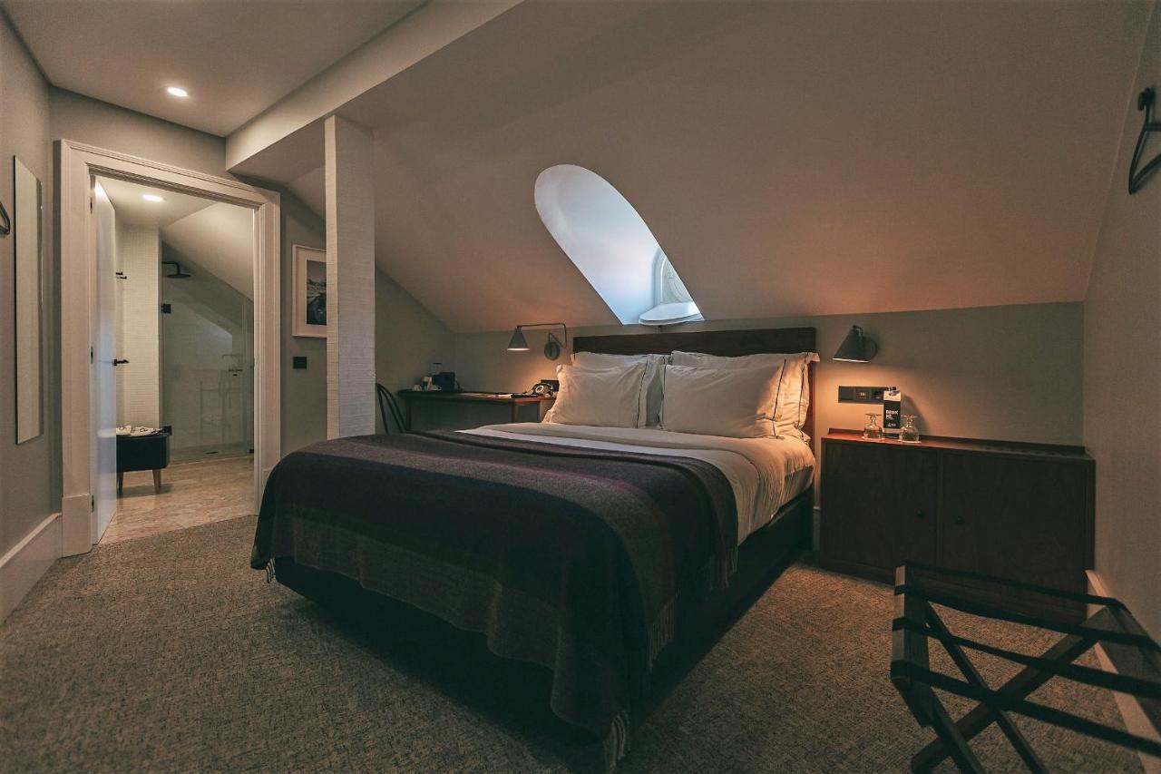 1908 Lisboa Hotel Room photo
