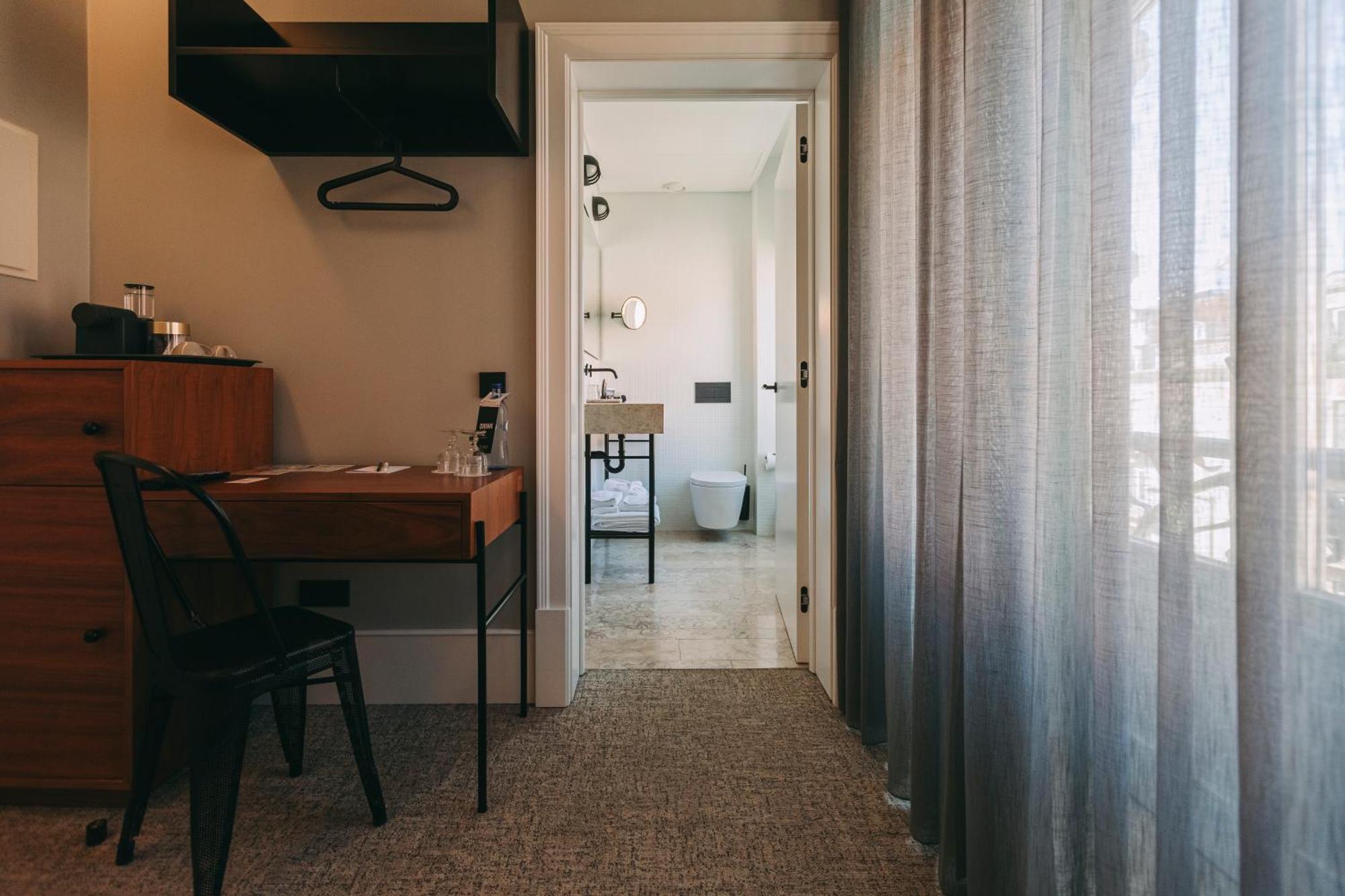 1908 Lisboa Hotel Room photo