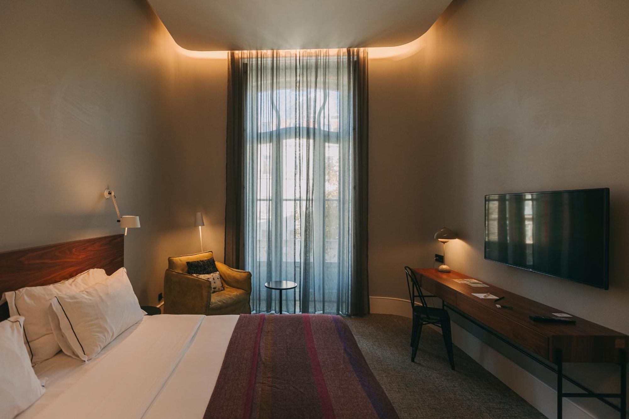 1908 Lisboa Hotel Room photo